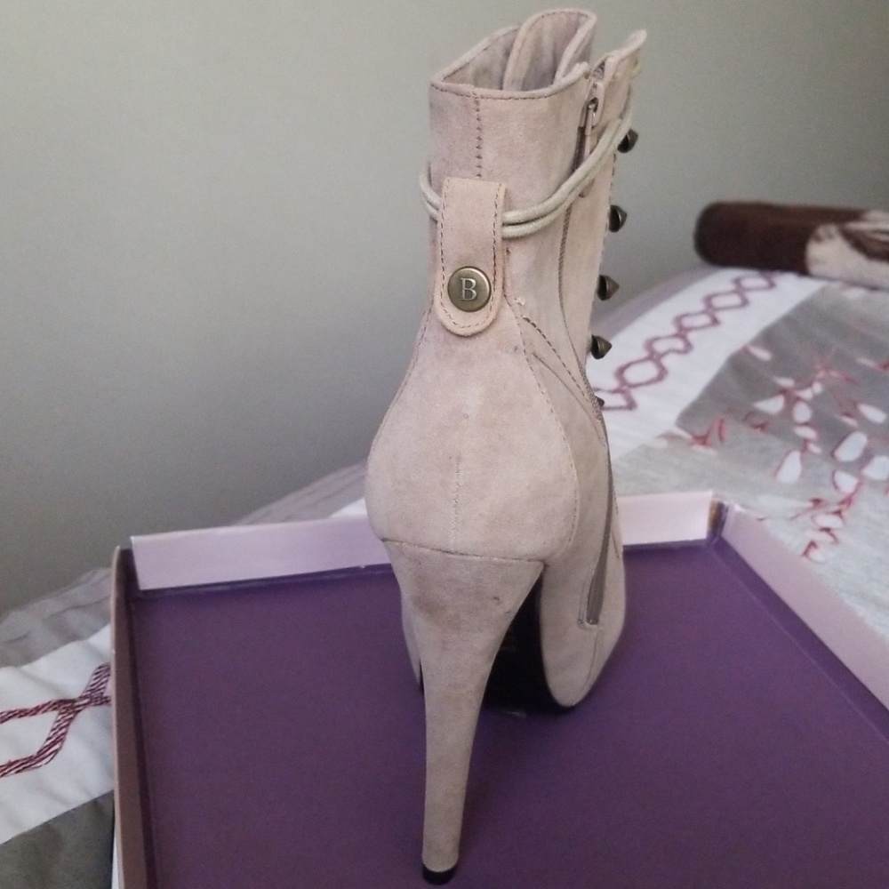 Shoes - Picture 4 of 4